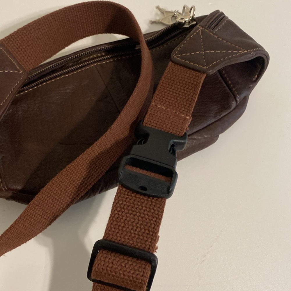 Coronado Leather Fanny pack Waist belt Bag with locking zipper with keys new - Picture 5 of 11